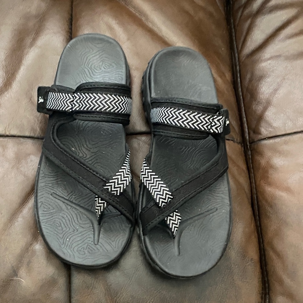 Skechers Black Sandals with Zigzag Straps